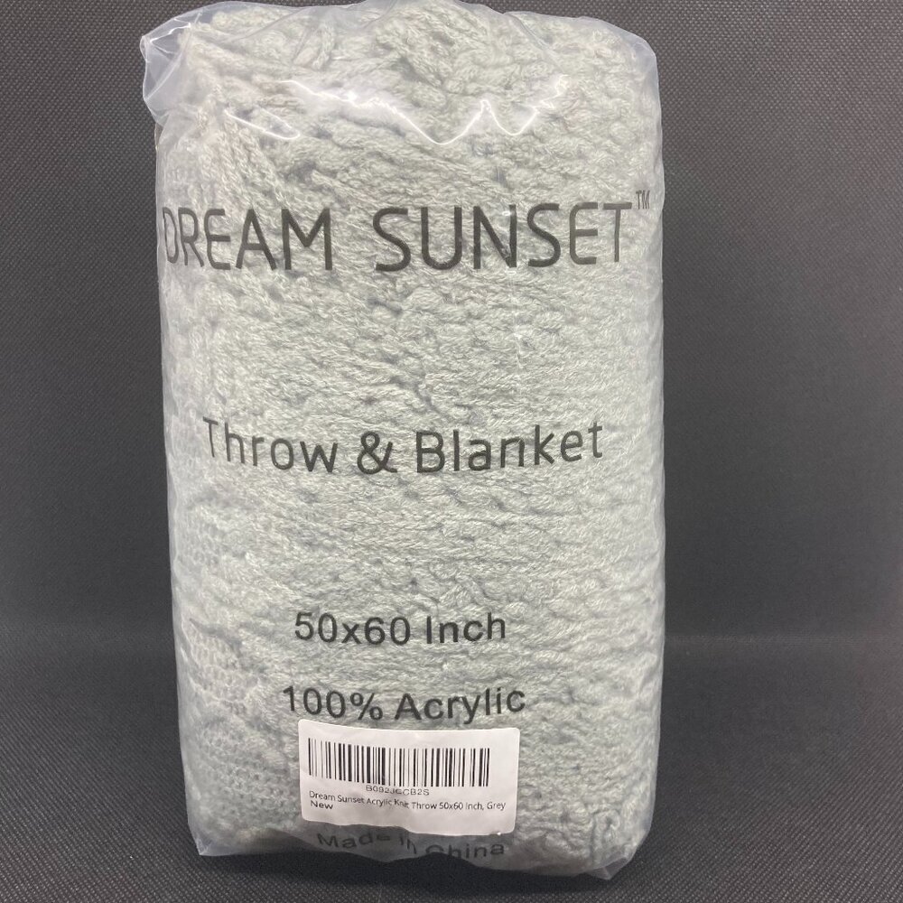 New in package Dream Sunset 50” x 60” lightweight throw grey - Picture 2 of 3